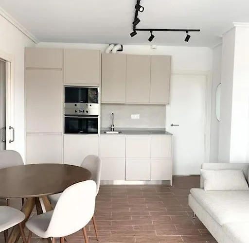 Atico Con Esplendida Terraza דירה קומיאס